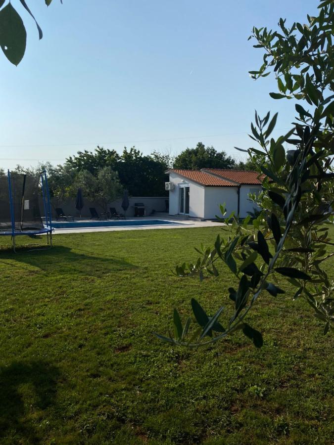 Villa Kuca Za Odmor Lilly à Pula Extérieur photo