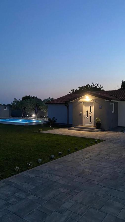 Villa Kuca Za Odmor Lilly à Pula Extérieur photo